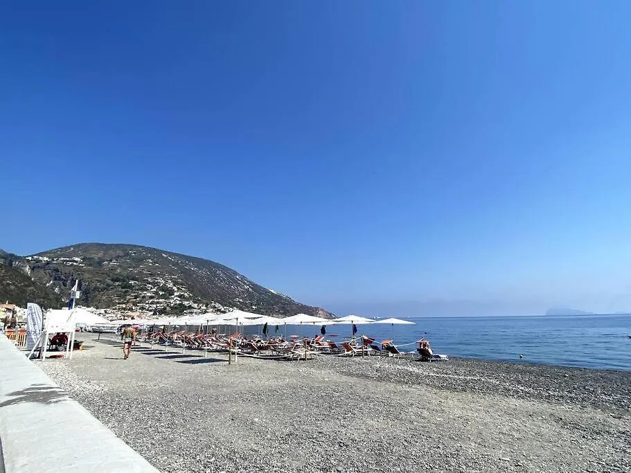 Casa vacanze Casa Vacanza Fronte Mare Con Giardino Privato - Canneto - Lipari Italia