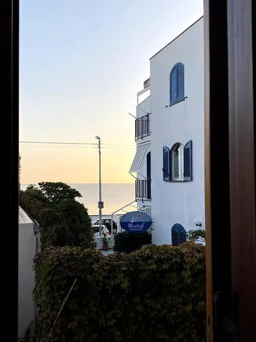 Casa Vacanza Fronte Mare Con Giardino Privato - Canneto - Lipari Italia