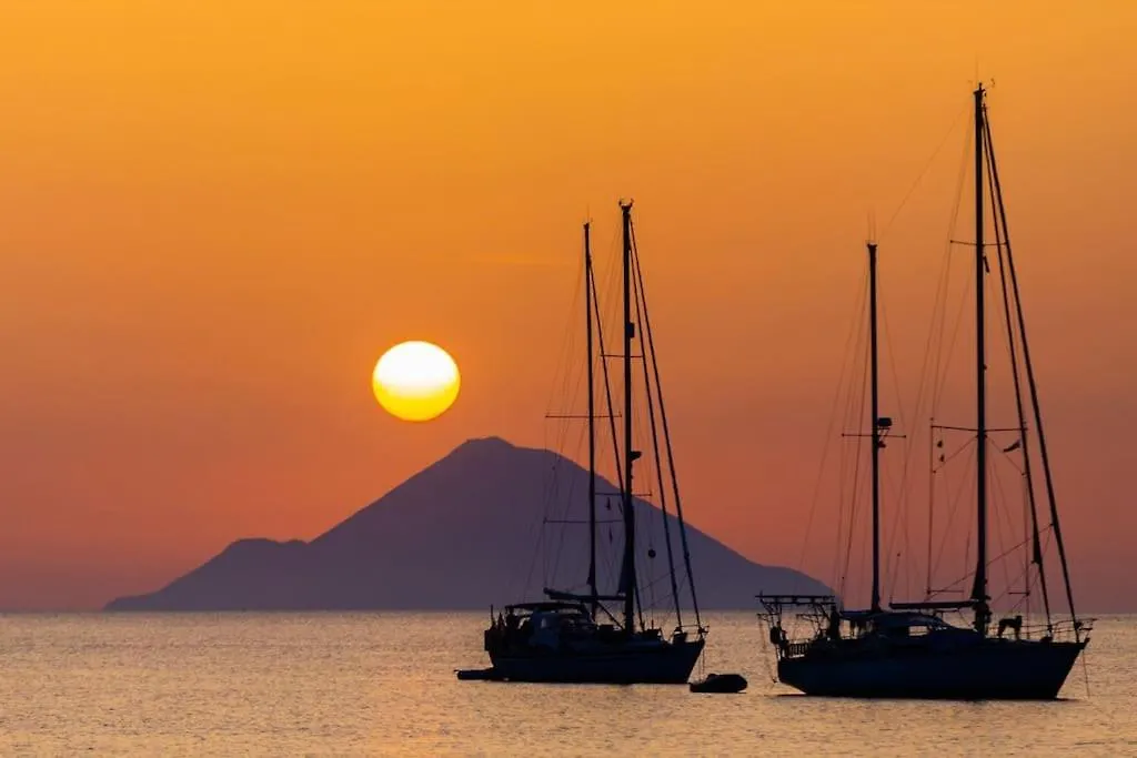 Casa Vacanza Fronte Mare Con Giardino Privato - Canneto - Lipari 0*, Canneto (Lipari) Italia